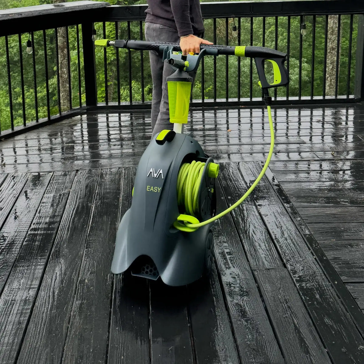 Hochdruckreiniger AVA Easy P57 mit 500 l/h, 145 bar und 2000 W, blaue Maschine mit Schlauchanschluss, für Reinigung im Garten
