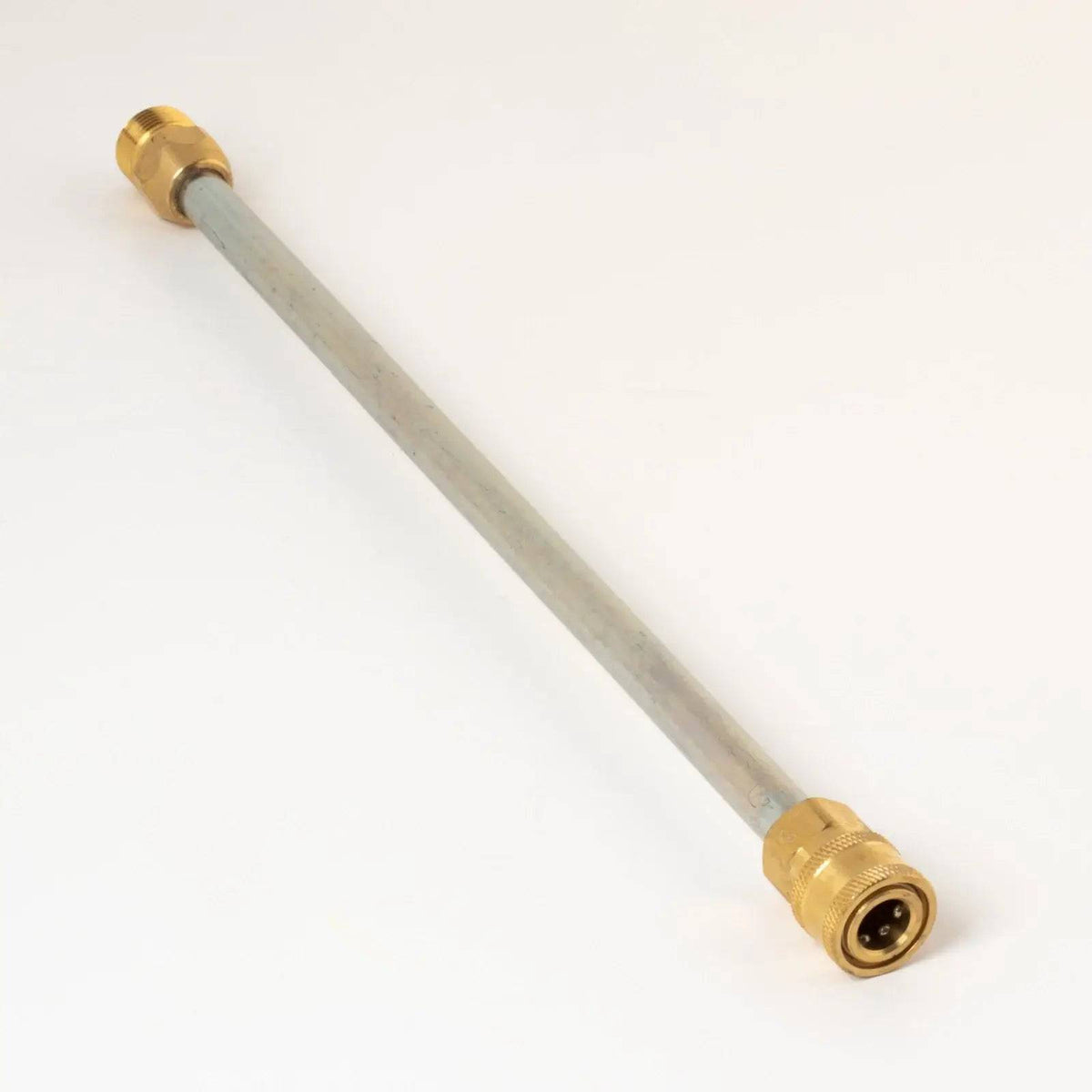 CAT Hochdruckreiniger Paket M mit 135 Bar und 450 l/h, langlebiges Gerät für saubere Oberflächen, robustes Design.