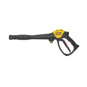 DeWALT Hochdruckreiniger DXPW002E mit 150 Bar, 530 l/h und 2700 W, zeigt den robusten Wasserstrahler in Aktion